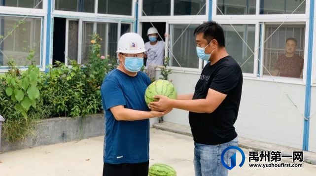 高温送清凉,绿城蘭亭向坚守在一线的城市建设者致敬! 高温送清凉,绿城蘭亭向坚守在一线的城市建设者致敬!