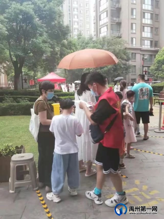 战“疫”展示青春风采,禹州一高学生疫情防控第一线有担当 战“疫”展示青春风采,禹州一高学生疫情防控第一线有担当