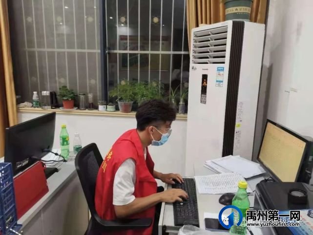 战“疫”展示青春风采,禹州一高学生疫情防控第一线有担当 战“疫”展示青春风采,禹州一高学生疫情防控第一线有担当