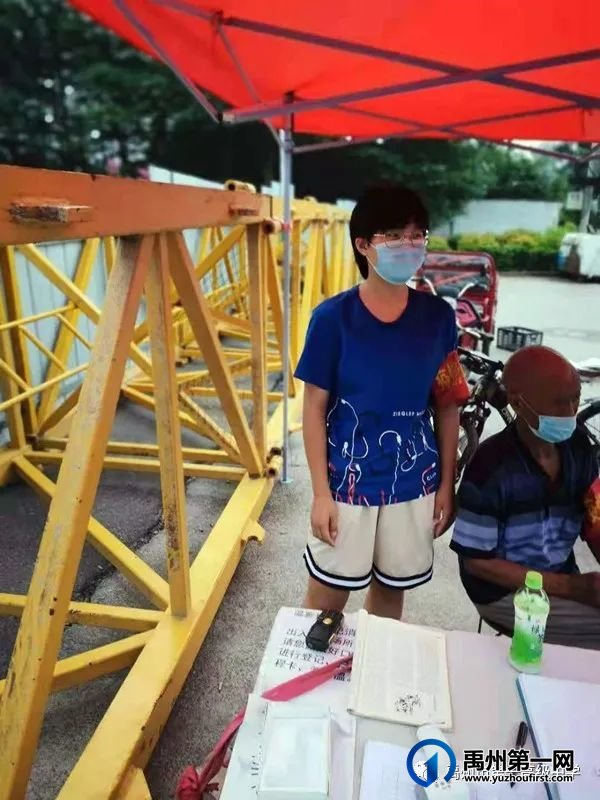 战“疫”展示青春风采,禹州一高学生疫情防控第一线有担当 战“疫”展示青春风采,禹州一高学生疫情防控第一线有担当