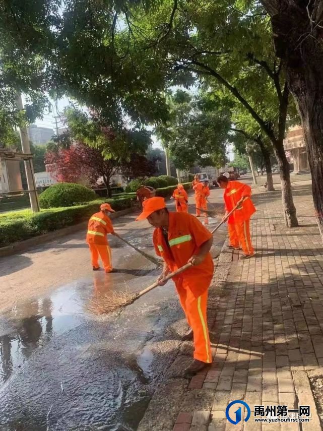 禹州环卫:清理雨后道路积水泥污 助力全国卫生城市复审 禹州环卫:清理雨后道路积水泥污 助力全国卫生城市复审