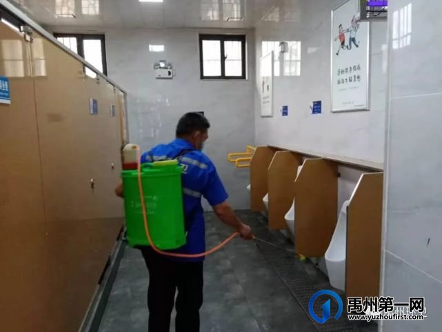 禹州环卫:清理雨后道路积水泥污 助力全国卫生城市复审 禹州环卫:清理雨后道路积水泥污 助力全国卫生城市复审