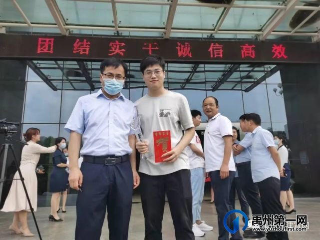 禹州市住建局举行“金榜题名 爱满住建”活动 禹州市住建局举行“金榜题名 爱满住建”活动