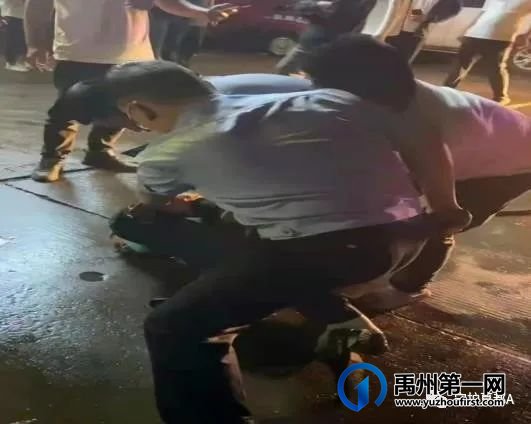 禹州一小伙汝州街头勇斗持刀歹徒获赞誉... 禹州一小伙汝州街头勇斗持刀歹徒获赞誉...