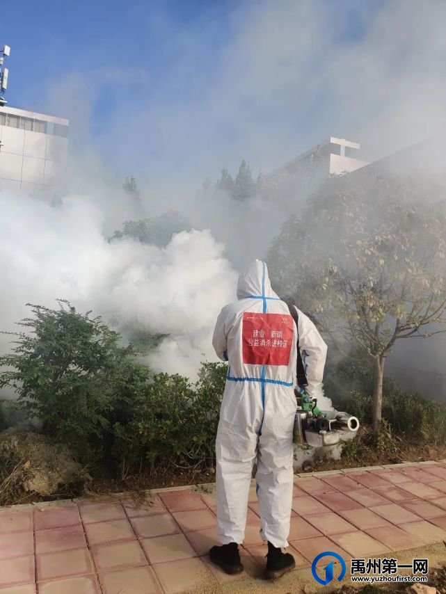 禹州建业新筑丨公益消杀进校园 筑牢校园卫生防疫线! 禹州建业新筑丨公益消杀进校园 筑牢校园卫生防疫线!