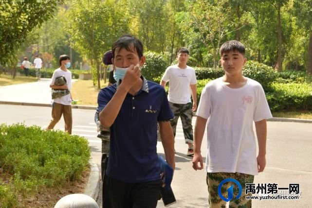禹州职教:秋阳喜迎新生到 莘莘学子如职校 禹州职教:秋阳喜迎新生到 莘莘学子如职校