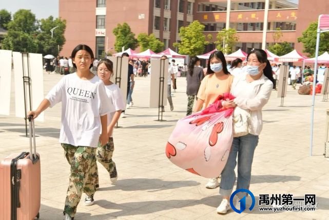 禹州职教:秋阳喜迎新生到 莘莘学子如职校 禹州职教:秋阳喜迎新生到 莘莘学子如职校