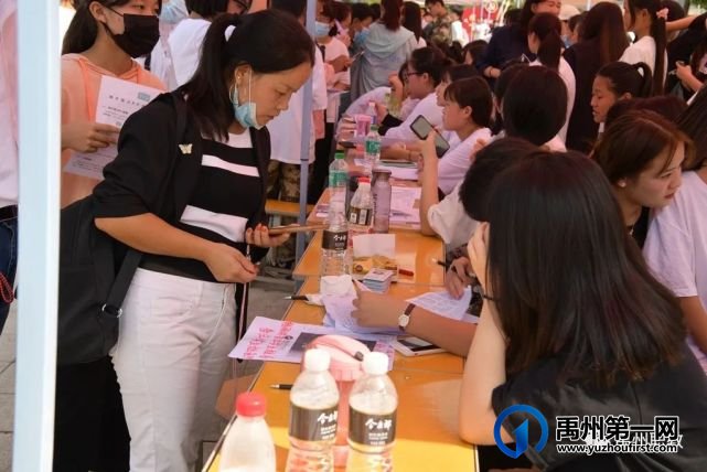 禹州职教:秋阳喜迎新生到 莘莘学子如职校 禹州职教:秋阳喜迎新生到 莘莘学子如职校
