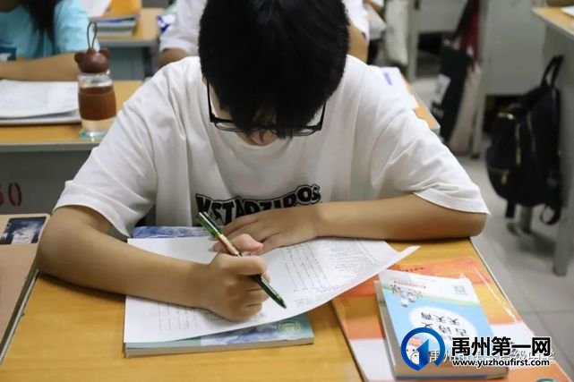 禹州市第一高级中学新生代的开学第一晚,我们去看看! 禹州市第一高级中学新生代的开学第一晚,我们去看看!