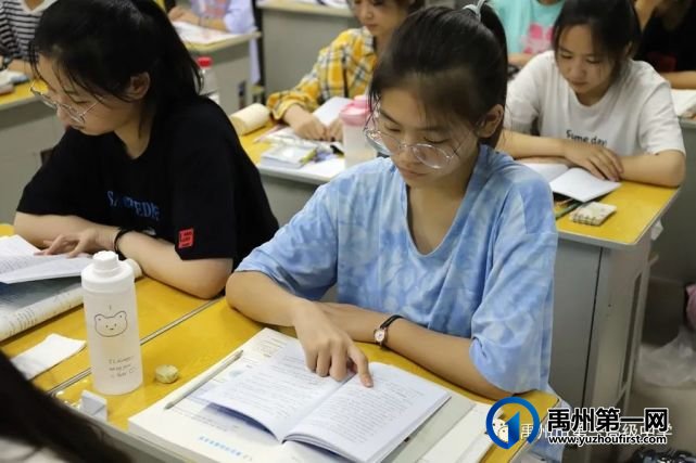 禹州市第一高级中学新生代的开学第一晚,我们去看看! 禹州市第一高级中学新生代的开学第一晚,我们去看看!