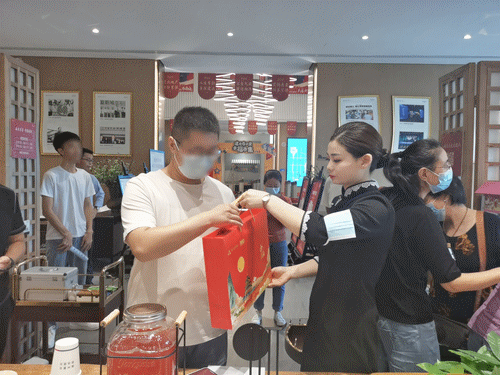 禹州建业给业主送月饼啦 禹州建业给业主送月饼啦