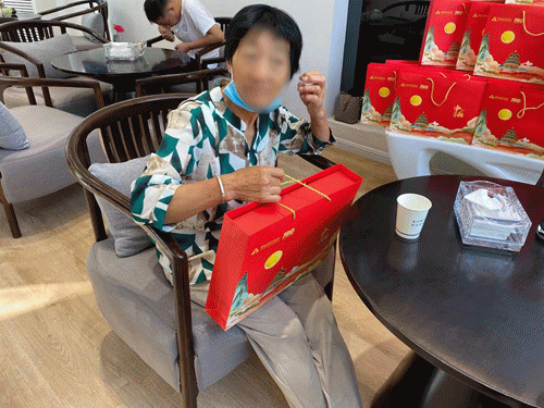 禹州建业给业主送月饼啦 禹州建业给业主送月饼啦