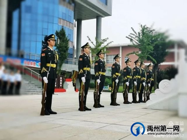 心怀祖国 追逐青春梦想——禹州市高级中学升旗仪式 心怀祖国 追逐青春梦想——禹州市高级中学升旗仪式