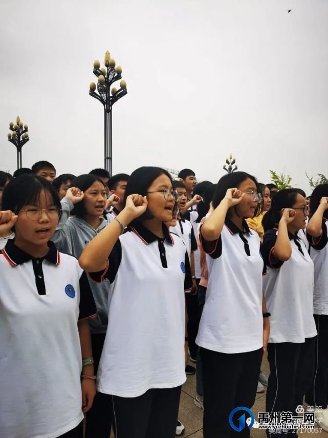 心怀祖国 追逐青春梦想——禹州市高级中学升旗仪式 心怀祖国 追逐青春梦想——禹州市高级中学升旗仪式