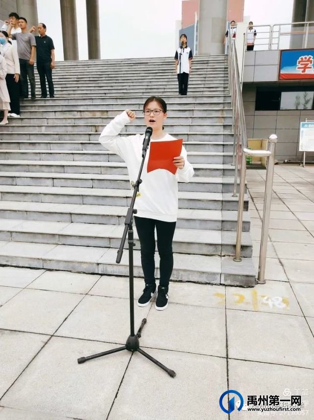 心怀祖国 追逐青春梦想——禹州市高级中学升旗仪式 心怀祖国 追逐青春梦想——禹州市高级中学升旗仪式
