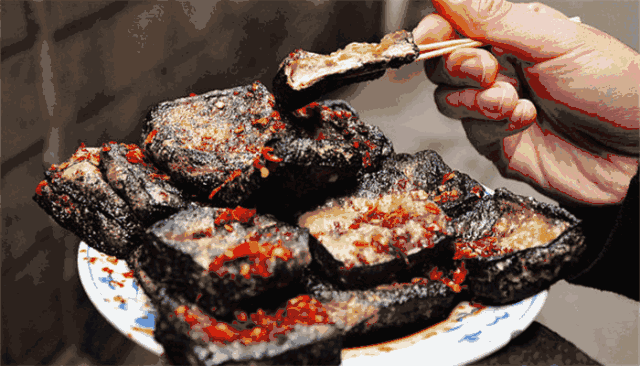 重磅!禹州夏都美食街惊现几万只萤火虫,引上万人围观. 重磅!禹州夏都美食街惊现几万只萤火虫,引上万人围观.