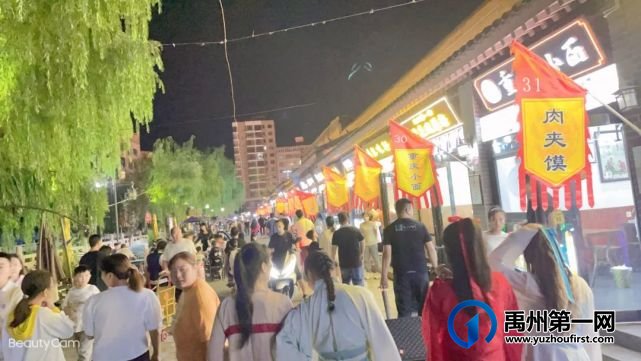 重磅!禹州夏都美食街惊现几万只萤火虫,引上万人围观. 重磅!禹州夏都美食街惊现几万只萤火虫,引上万人围观.