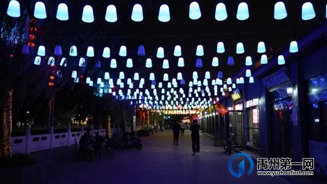 重磅!禹州夏都美食街惊现几万只萤火虫,引上万人围观. 重磅!禹州夏都美食街惊现几万只萤火虫,引上万人围观.