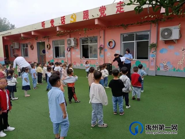 禹州颍川中心派出所深入辖区幼儿园开展“法制教育”安全宣讲活动 禹州颍川中心派出所深入辖区幼儿园开展“法制教育”安全宣讲活动