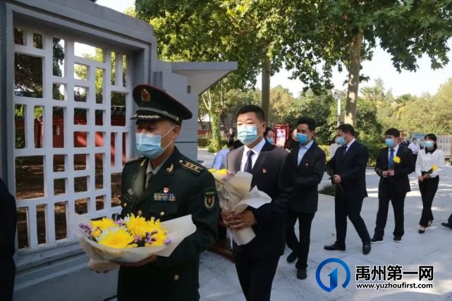 禹州公安民警参加“烈士纪念日”公祭活动 禹州公安民警参加“烈士纪念日”公祭活动