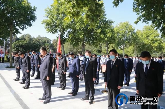 禹州公安民警参加“烈士纪念日”公祭活动 禹州公安民警参加“烈士纪念日”公祭活动