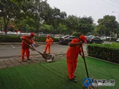 禹州环卫：十一假期守岗位 用心守护保洁净