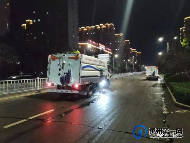 禹州环卫:十一假期守岗位 用心守护保洁净 禹州环卫:十一假期守岗位 用心守护保洁净
