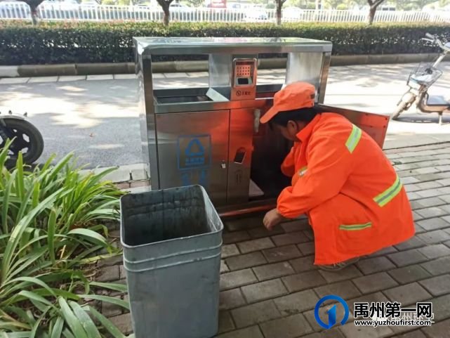 禹州环卫:十一假期守岗位 用心守护保洁净 禹州环卫:十一假期守岗位 用心守护保洁净