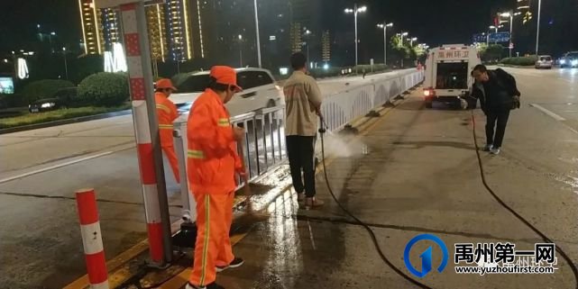 禹州环卫:十一假期守岗位 用心守护保洁净 禹州环卫:十一假期守岗位 用心守护保洁净