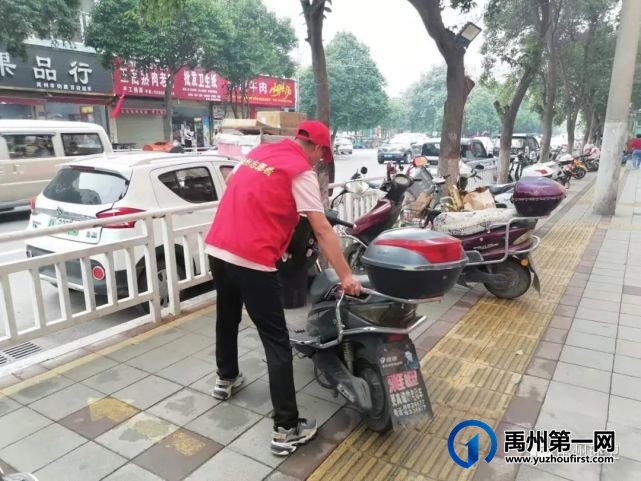 禹州环卫:十一假期守岗位 用心守护保洁净 禹州环卫:十一假期守岗位 用心守护保洁净