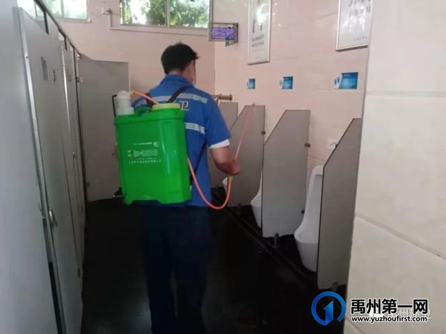 禹州环卫:十一假期守岗位 用心守护保洁净 禹州环卫:十一假期守岗位 用心守护保洁净
