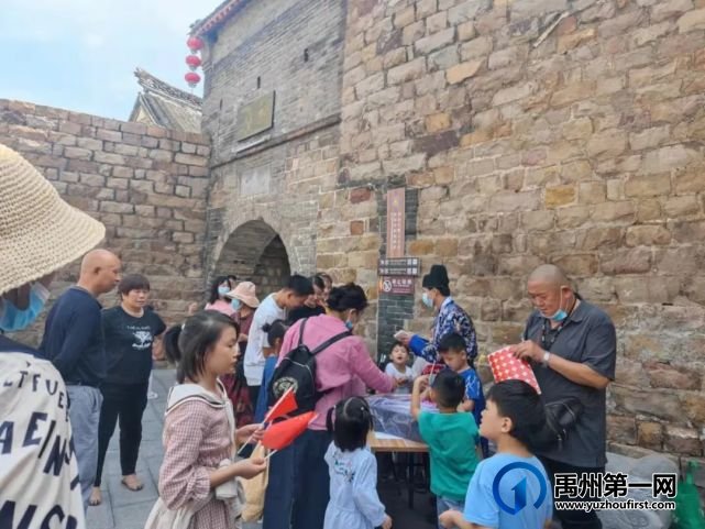 禹州国庆假期第一天神垕古镇景区非常热闹!国庆打卡必游之地~ 禹州国庆假期第一天神垕古镇景区非常热闹!国庆打卡必游之地~