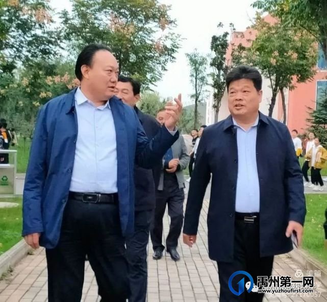 爱心助学,兴学育人—记禹州高中举行助学捐赠授牌仪式 爱心助学,兴学育人—记禹州高中举行助学捐赠授牌仪式