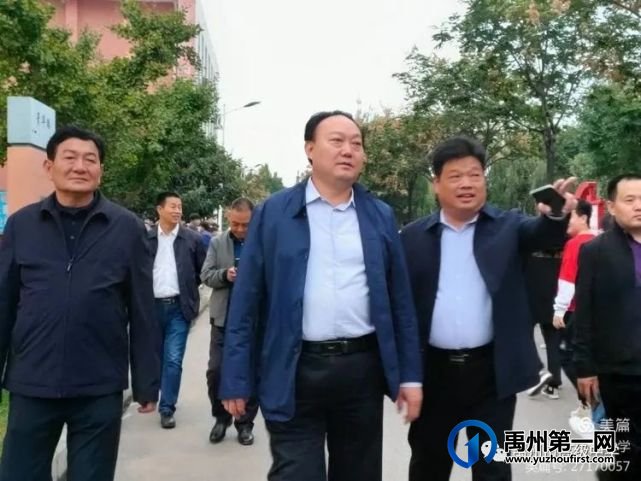 爱心助学,兴学育人—记禹州高中举行助学捐赠授牌仪式 爱心助学,兴学育人—记禹州高中举行助学捐赠授牌仪式
