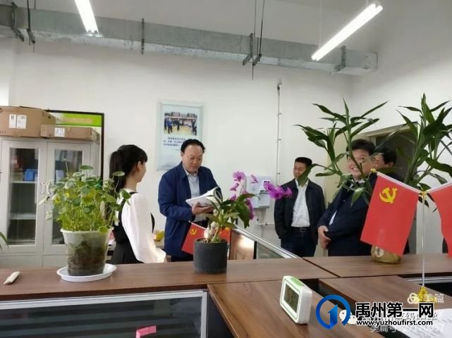 爱心助学,兴学育人—记禹州高中举行助学捐赠授牌仪式 爱心助学,兴学育人—记禹州高中举行助学捐赠授牌仪式