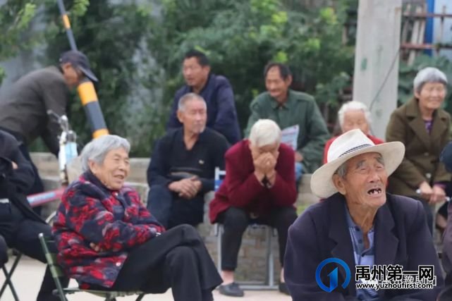 九九重阳节 浓浓敬老情---禹州市“文艺轻骑兵”献爱敬老院 九九重阳节 浓浓敬老情---禹州市“文艺轻骑兵”献爱敬老院
