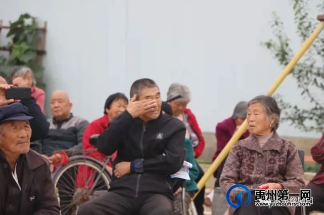 九九重阳节 浓浓敬老情---禹州市“文艺轻骑兵”献爱敬老院 九九重阳节 浓浓敬老情---禹州市“文艺轻骑兵”献爱敬老院