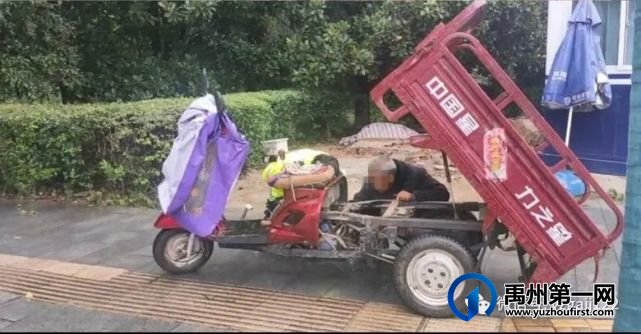 群众车坏十字路口,禹州交警迅速来帮忙 群众车坏十字路口,禹州交警迅速来帮忙