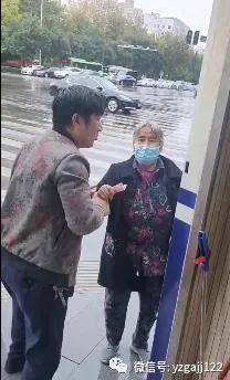 群众车坏十字路口,禹州交警迅速来帮忙 群众车坏十字路口,禹州交警迅速来帮忙