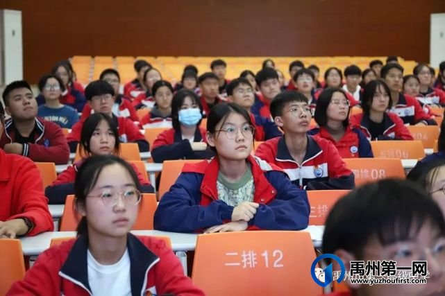 奋斗正青春 筑梦新时代——禹州一高举行新团员入团仪式 奋斗正青春 筑梦新时代——禹州一高举行新团员入团仪式