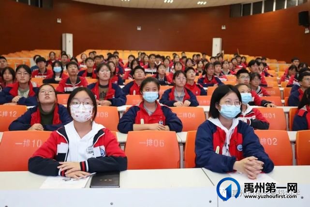 奋斗正青春 筑梦新时代——禹州一高举行新团员入团仪式 奋斗正青春 筑梦新时代——禹州一高举行新团员入团仪式