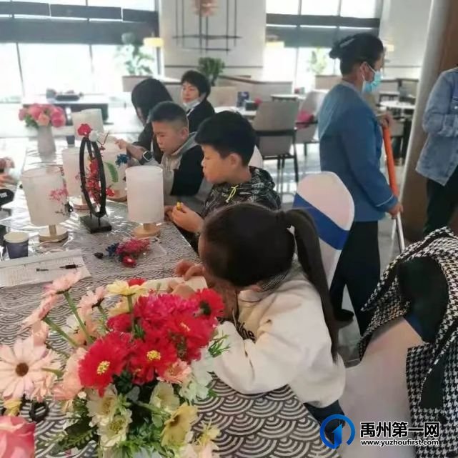 禹州润泓钧樾府丨干花台灯手作温情绽放,点亮周末芬芳时光 禹州润泓钧樾府丨干花台灯手作温情绽放,点亮周末芬芳时光