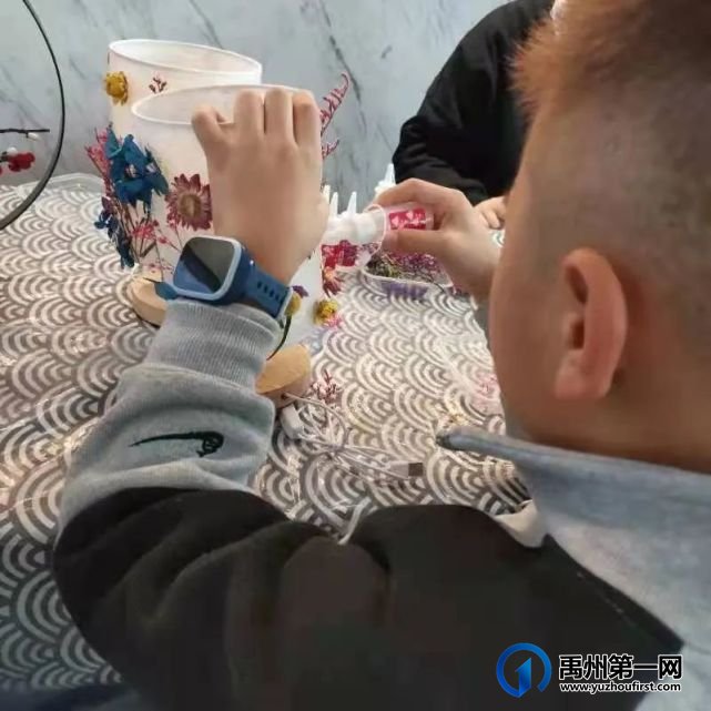 禹州润泓钧樾府丨干花台灯手作温情绽放,点亮周末芬芳时光 禹州润泓钧樾府丨干花台灯手作温情绽放,点亮周末芬芳时光