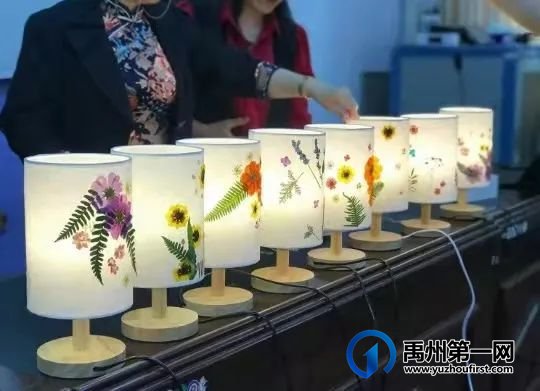 禹州润泓钧樾府丨干花台灯手作温情绽放,点亮周末芬芳时光 禹州润泓钧樾府丨干花台灯手作温情绽放,点亮周末芬芳时光
