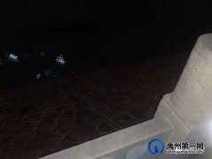 11月2日夜，禹州街头执勤民警勇救落水群众