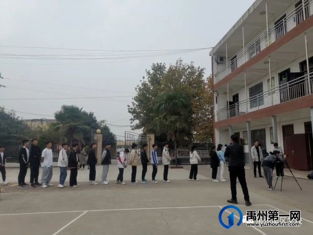 禹州南区学校2022年高招报名工作已经开启 高三学部精心准备 井然有序 禹州南区学校2022年高招报名工作已经开启 高三学部精心准备 井然有序