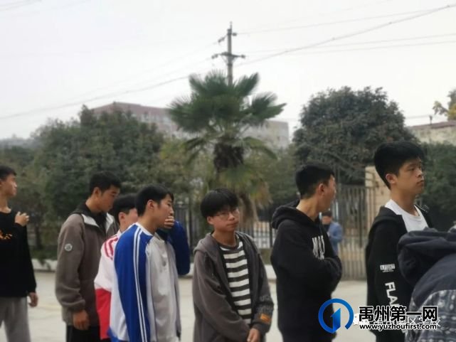 禹州南区学校2022年高招报名工作已经开启 高三学部精心准备 井然有序 禹州南区学校2022年高招报名工作已经开启 高三学部精心准备 井然有序
