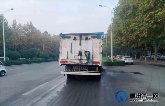 禹州环卫:落叶纷飞满地黄 环卫动手清理忙 禹州环卫:落叶纷飞满地黄 环卫动手清理忙