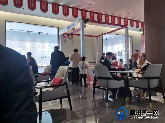 禹州润泓钧樾府巨型悬空娃娃机空降钧樾府,购房还送家电大礼包! 禹州润泓钧樾府巨型悬空娃娃机空降钧樾府,购房还送家电大礼包!