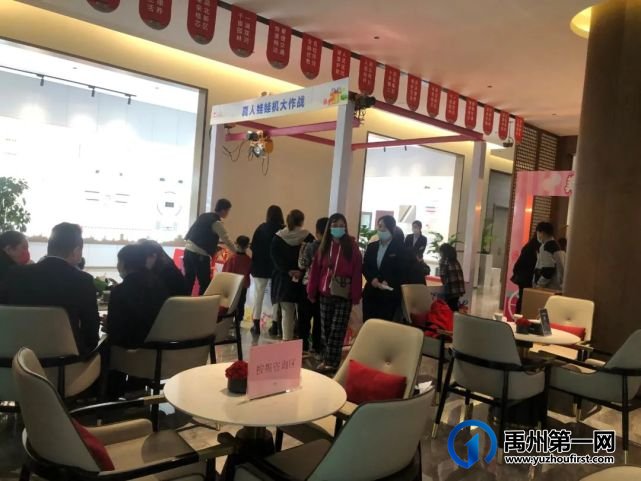 禹州润泓钧樾府巨型悬空娃娃机空降钧樾府,购房还送家电大礼包! 禹州润泓钧樾府巨型悬空娃娃机空降钧樾府,购房还送家电大礼包!